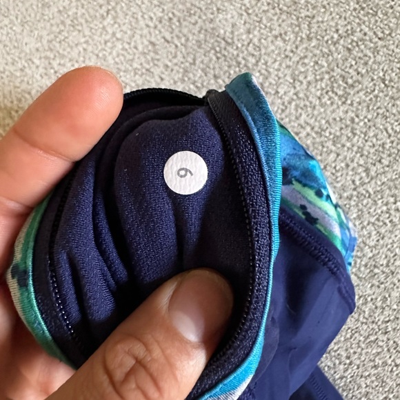 Lululemon speed up crop 21” size 6 - Picture 4 of 8